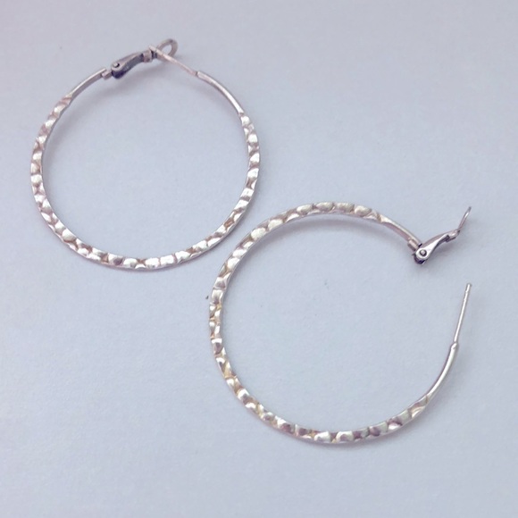 ❤️3/$29 Sterling silver hoops - Picture 2 of 4